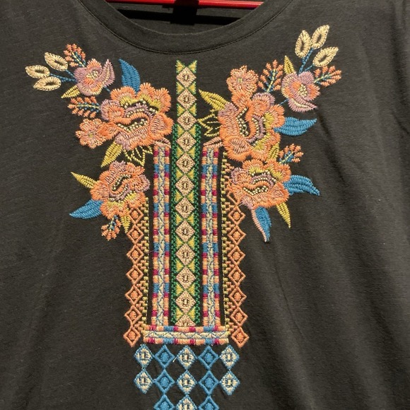 Sundance Tops - Sundance Women's Knit Top Shirt Black Embroidered Aztec Southwest Inspired L